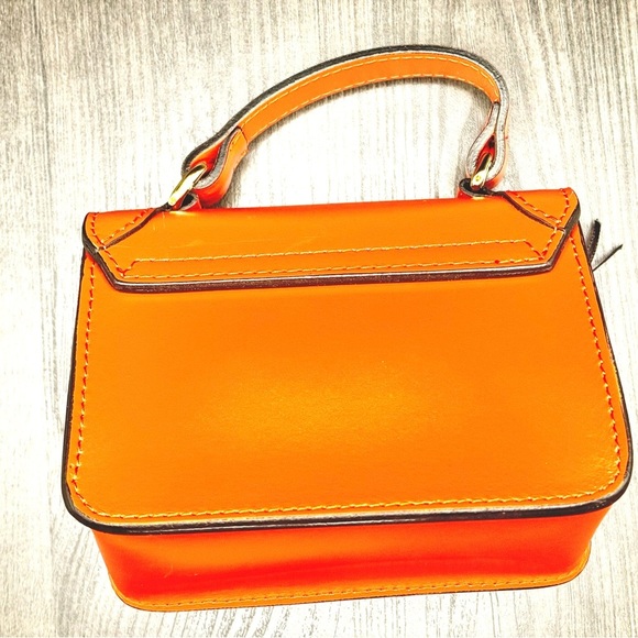 VALENTINO BY MARIO VALENTINO
Bibi Retro Leather Small Shoulder Bag - Picture 10 of 12